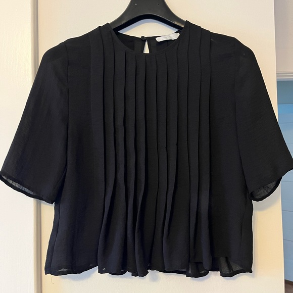 Black Pleated Oak and Fort Blouse - Picture 1 of 3